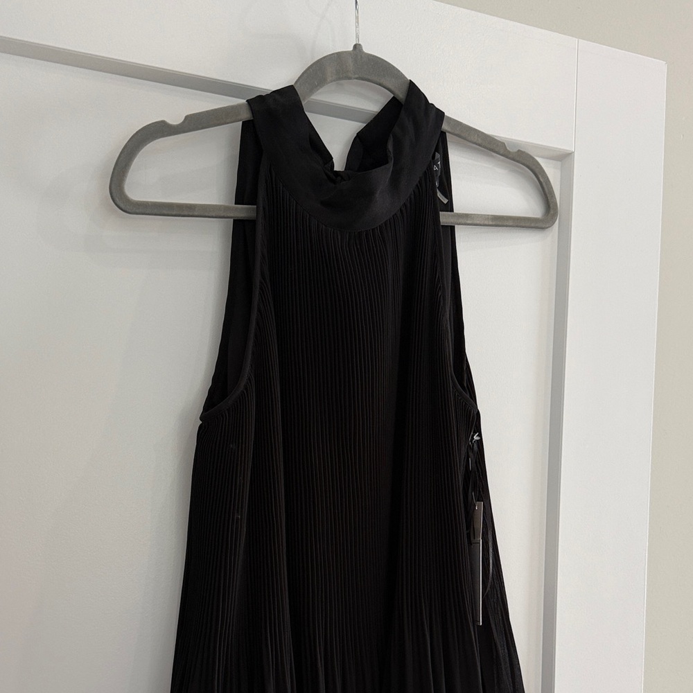 Chic Black Sleeveless Tank Top - Picture 4 of 7